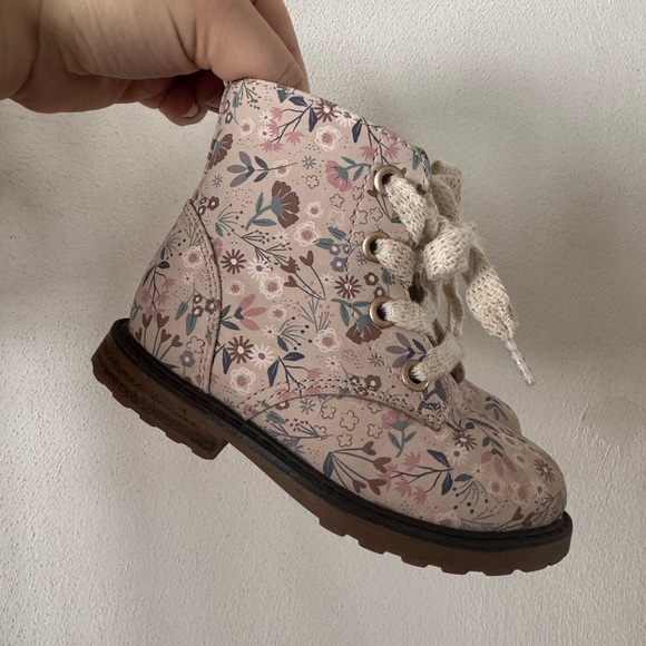 Cat and Jack Floral Boots 7C - Picture 2 of 4
